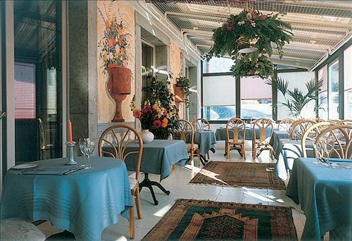 Residence Le Sapin & Bains De La Gruyere Charmey Restaurant bilde